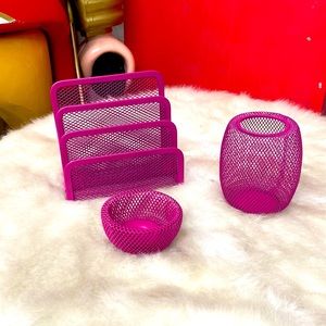 Desk collection text color